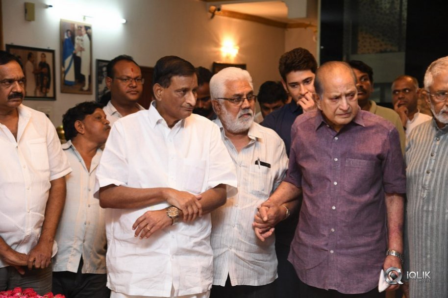 Celebrities-Pay-Homage-to-Vijaya-Nirmala-Garu